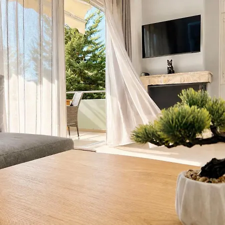 Coastal Escape - Modern 2br Maisonette By μρs Ferienhaus