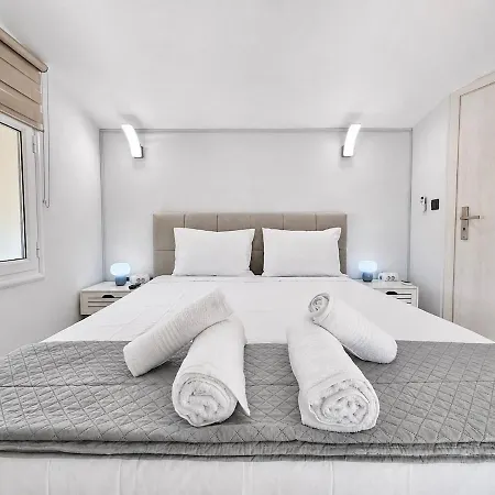 Coastal Escape - Modern 2br Maisonette By μρs Ferienhaus