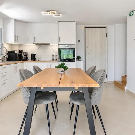 Coastal Escape - Modern 2br Maisonette By μρs Ferienhaus *