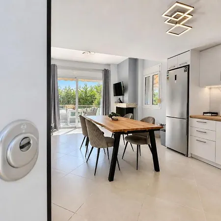 Coastal Escape - Modern 2br Maisonette By μρs Semesterbostad *