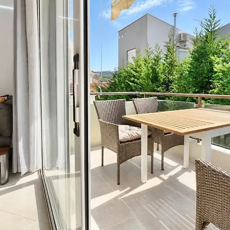 Semesterbostad Coastal Escape - Modern 2br Maisonette By μρs *