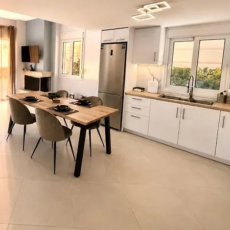 Semesterbostad Coastal Escape - Modern 2br Maisonette By μρs Kato Almiri